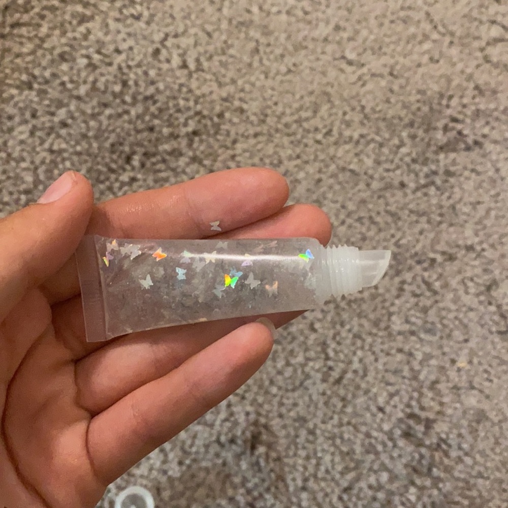 Clear Butterfly lip gloss - Picture 3 of 3